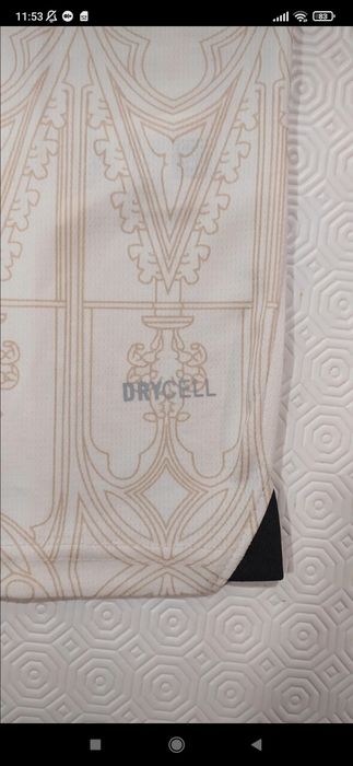 Camisola do AC Milan x Pleasures da Puma