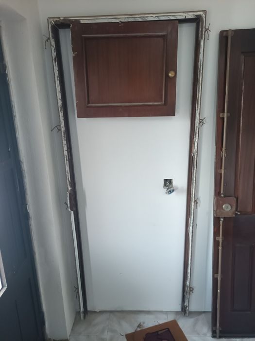 Porta em madeira maciça