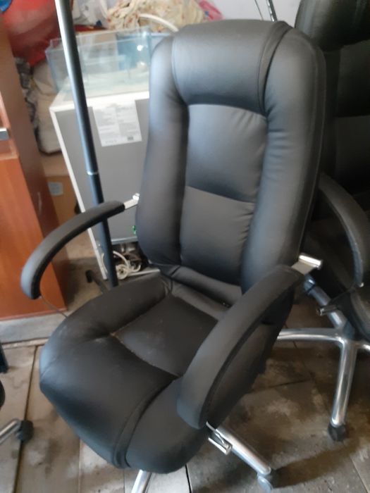 Продам офисные кресла б/у