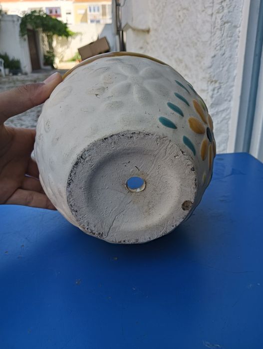 Vaso para planta com furo