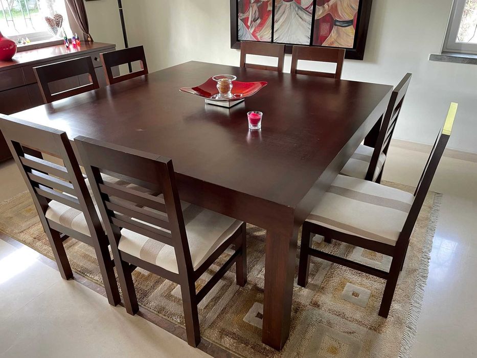 Mesa sala de jantar, oito cadeiras e estante de sala