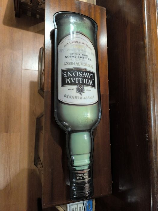 Publicidade luminosa garrafa William Lawson's