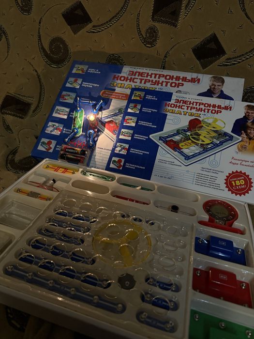 Електронний конструктор Знаток для дітей - повний комплект, як новий