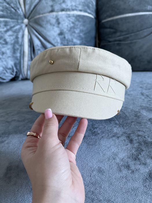 Бежевая кепка кепи Ruslan Baginskiy с кольцами