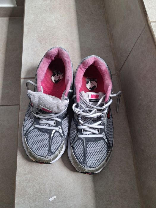 Оригінальні жіночі кросівки nike