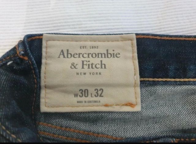Calças de Ganga azuis escuras Abercrombie & Fitch