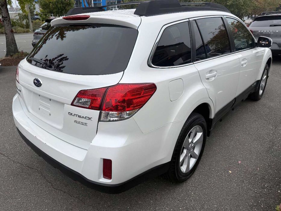 Subaru Outback 2.5i Limited      2013