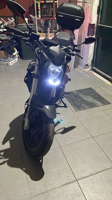 Mota Benelli modelo BN125 c/mala e GPS