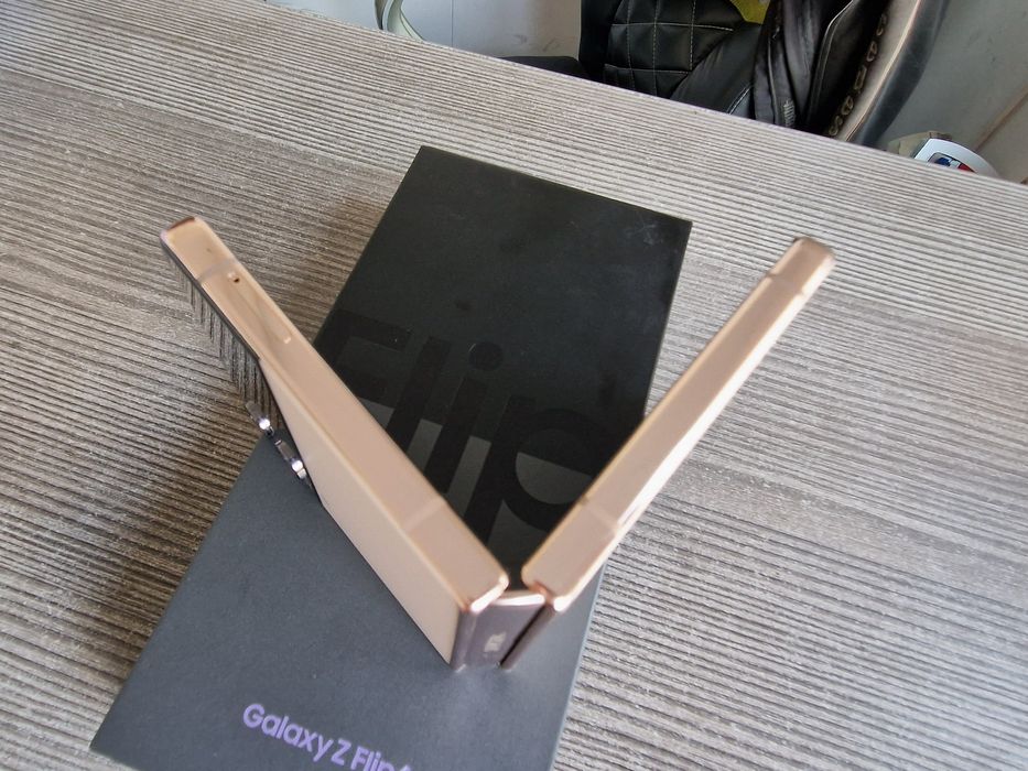 Samsung Galaxy Z FLIP 4 Pink Gold