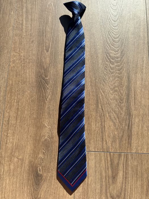 Krawat zapinany na klips