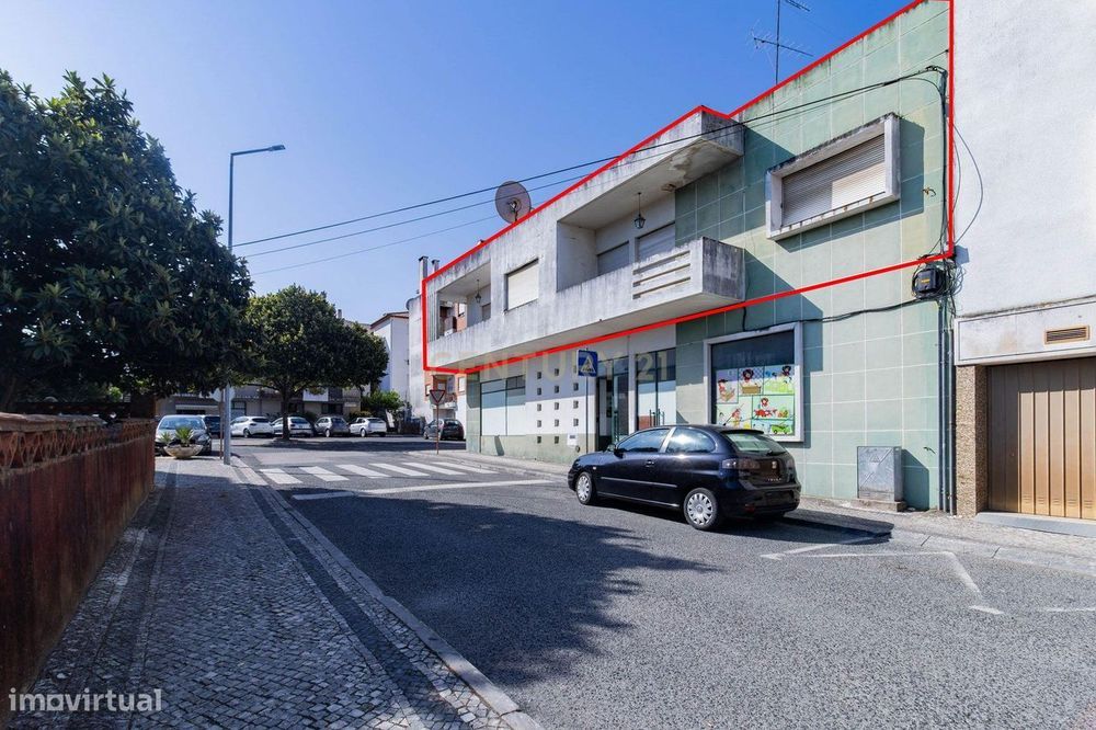 T6 com 5 casas de banho e 4 entradas independentes em Alcanena,
