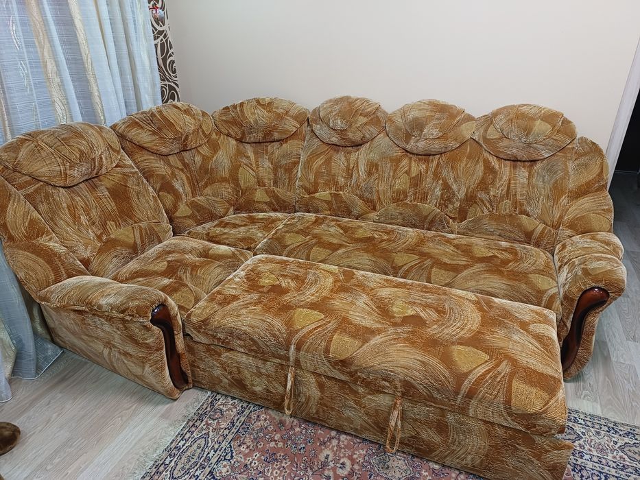 Диван вугловий, розкладний.
