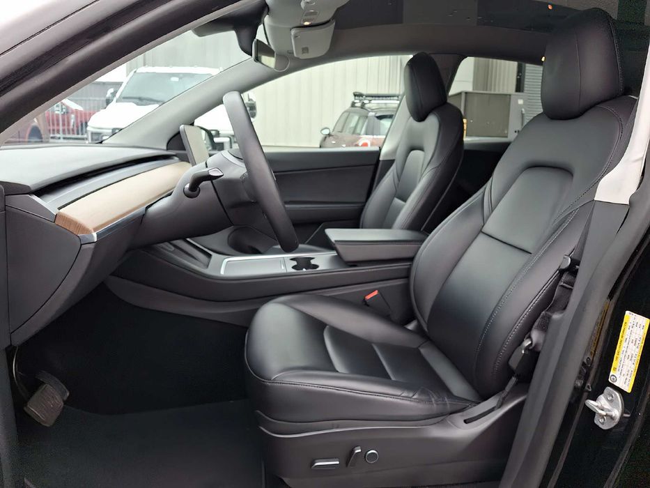 Tesla Model Y      2021