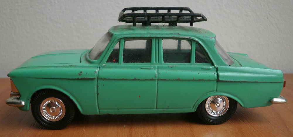Машинка 1 : 43 Москвич 412