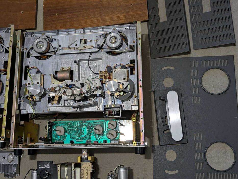 Lote de peças de 2 gravadores Revox A700