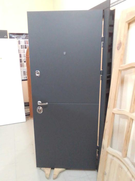 Двери входные Б/У и НОВЫЕ!, метал, 86, 96х205 левые и правые! ТОРГ!