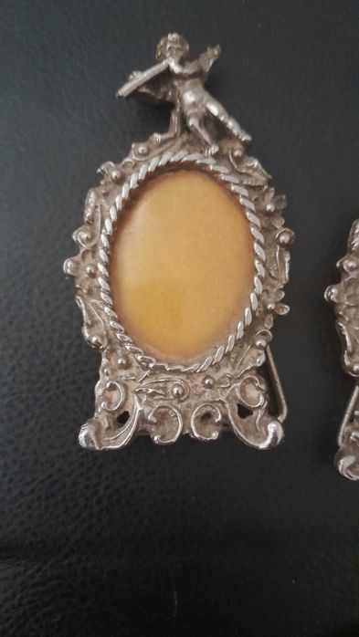 Selling two very old small frames and a mirror.64752381153921122