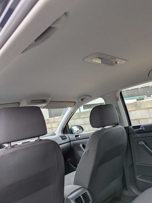 Volkswagen Golf 1.4 Gasolina — Confortável e fiável