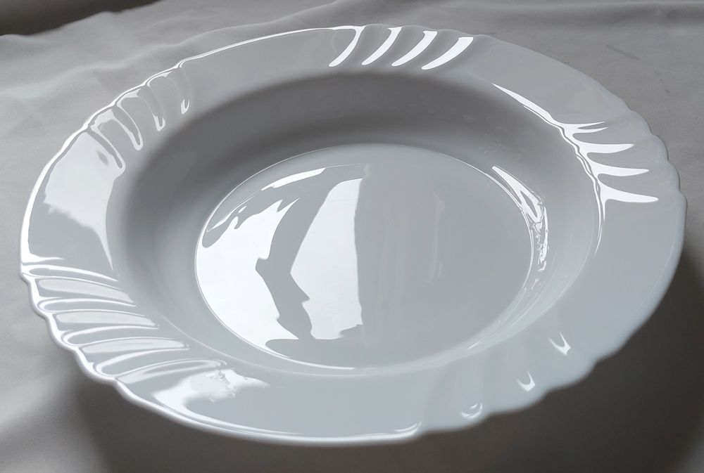 Travessas e pratos de servir