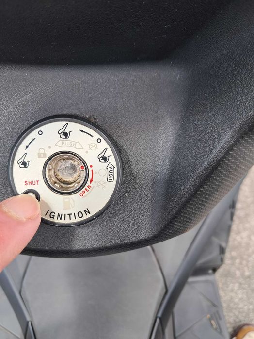 Kymco Skytown 125cc (2024) – Estado de Nova | 12.000km | Econômica (40km/L)