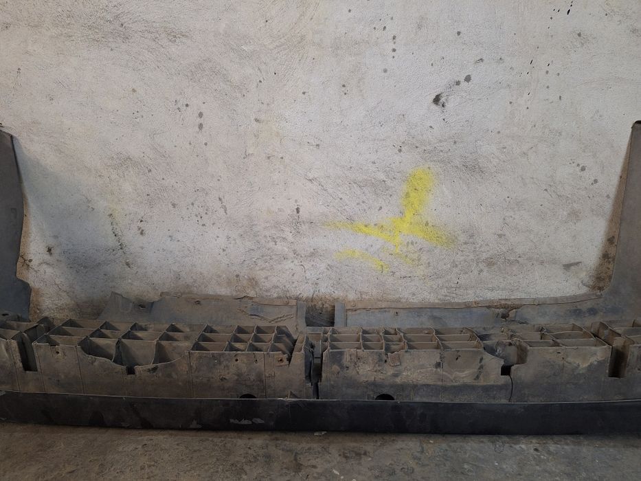 Продам бампер пежо 405