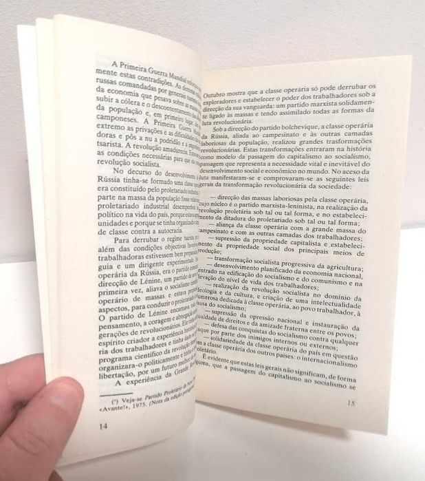 Os Primeiros Passos do Poder Soviético, de Vitali Diatchenko