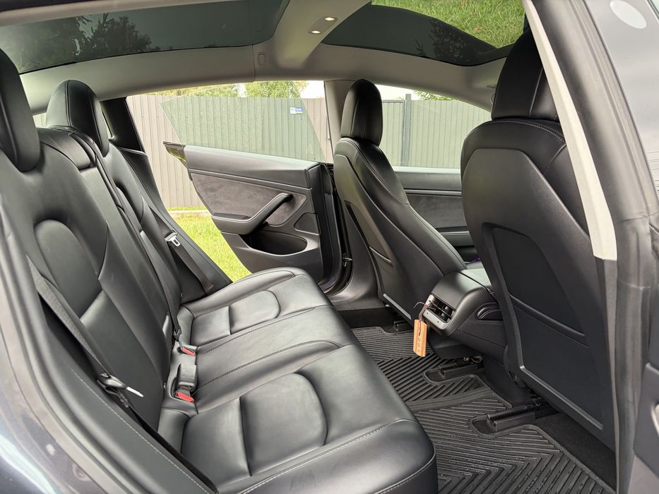 Tesla Model 3  2021 рік
