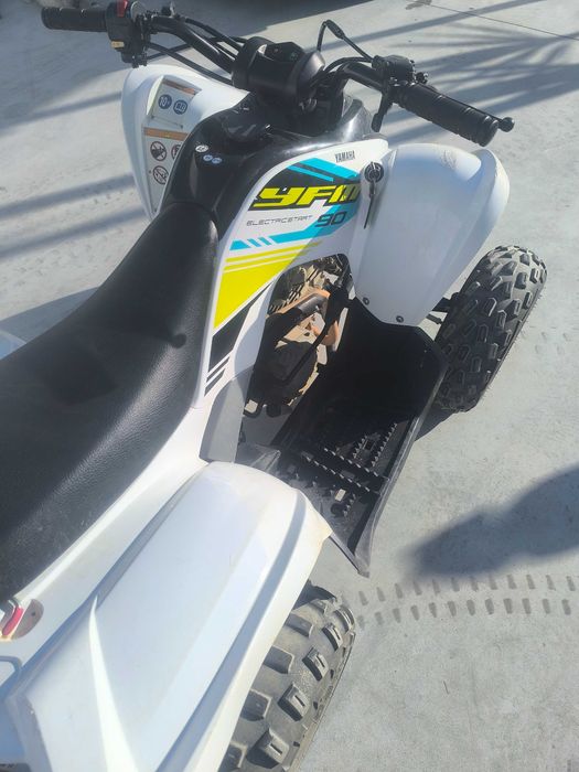 Moto Yamaha 90 raptor com 40 horas, gasolina de 2023.