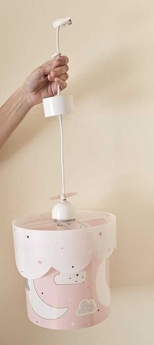 Candeeiro de teto quarto de bebé