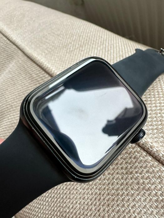Apple Watch SE 2 generacji 44mm