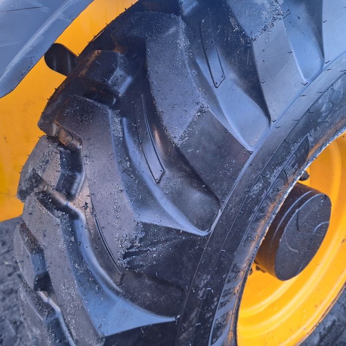 Sprzedam  ładowarkę  JCB 550 80
