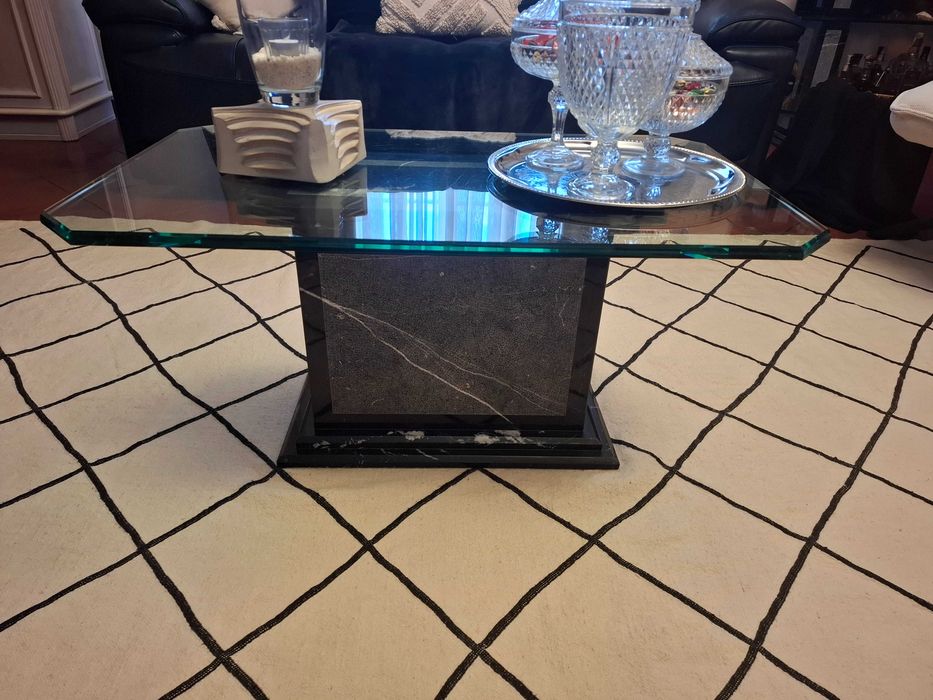 Mesa de centro e de apoio  em marmore