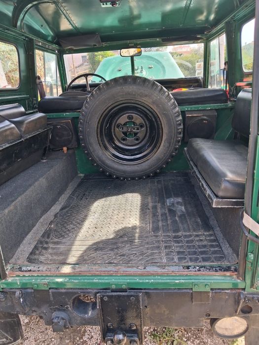 TT em  bom estado geral  a andar está casa aldeia faz em media300Km ano interiores sem defeitos  3 lug. DUA tem bancos atras 2X2. esfera reboque