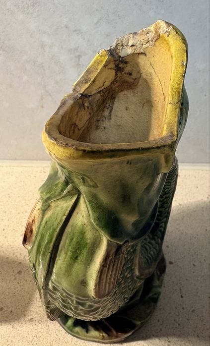 Para restauro Antiga jarra “peixe” em faiança das Caldas da Rainha