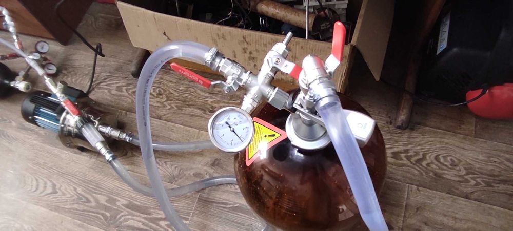 Зазливочная головка для ручного розлива газированных напитков