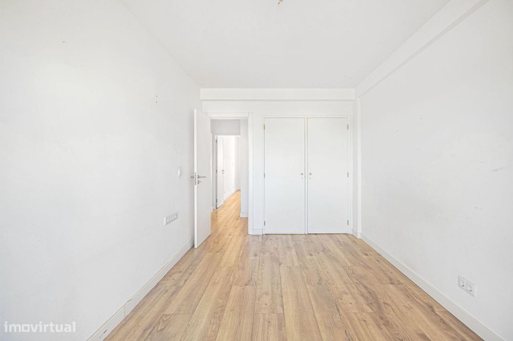 Apartamento T3+1 em Carnaxide