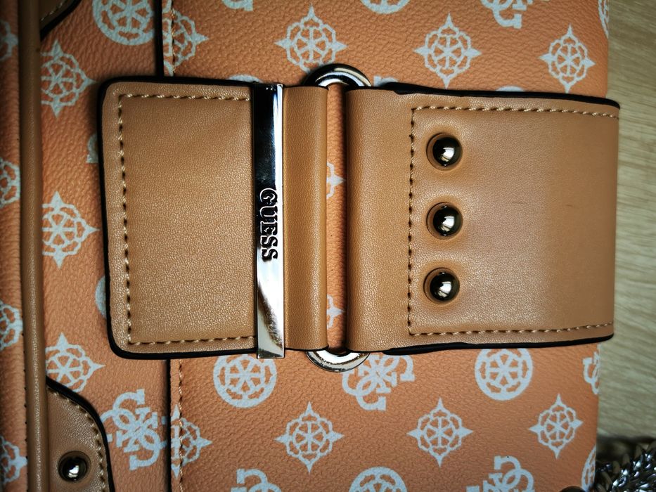 Elegancka torebka damska marki Guess
