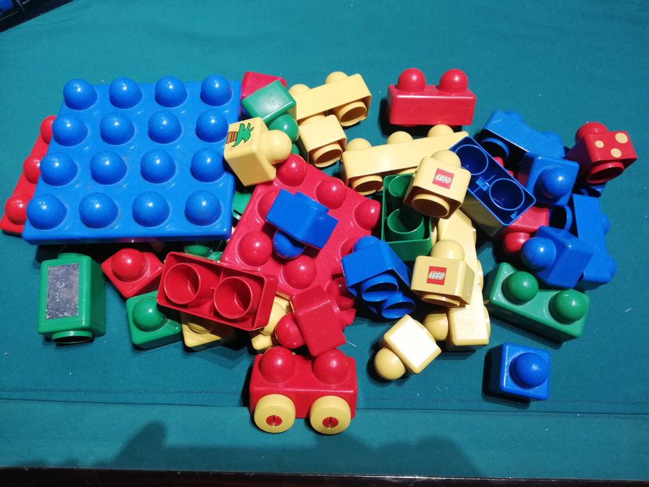 lego duplo peças mais caixa  e outros
