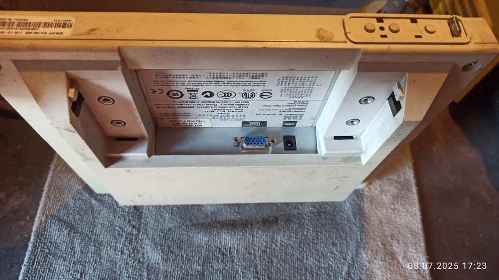 Монітор IBM.        .