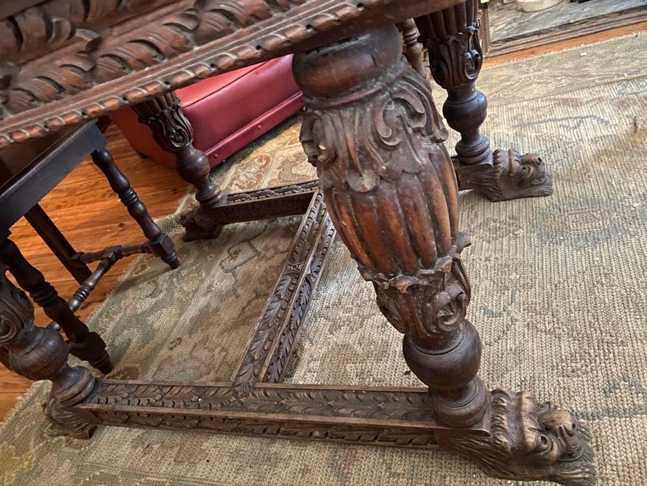 Mesa jantar com talha à mão