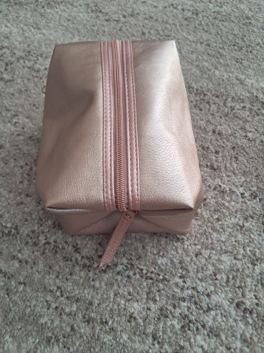Kosmetyczka podróżna kuferek rose gold