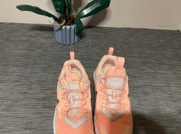 Buty NIKE AIR MAX 270 REACT ,damskie ,Rozmiar 35, stan bdb.