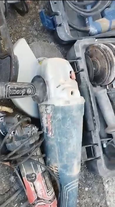 Carrinha com material de construção para despachar