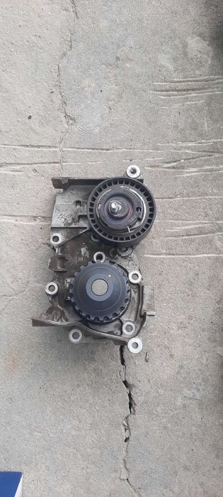 Помпа Рено сандеро 2010 1.4