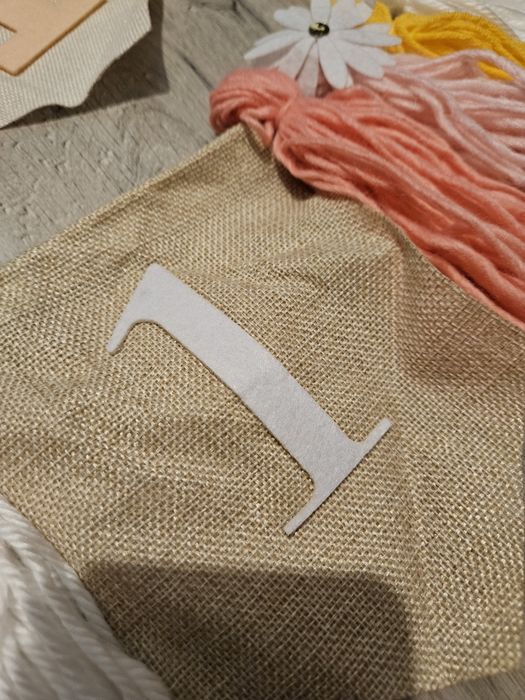 2 girlandy na roczek dla bliźniaczek.  Stan bardzo dobry/ idealny