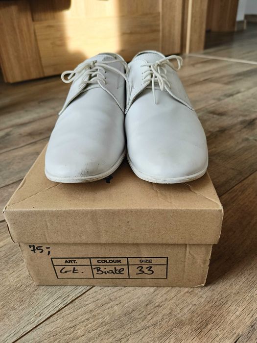 Oddam za darmo Buty do komuni rozmiar 33