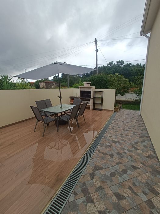 Moradia independente T3 com jardim e deck