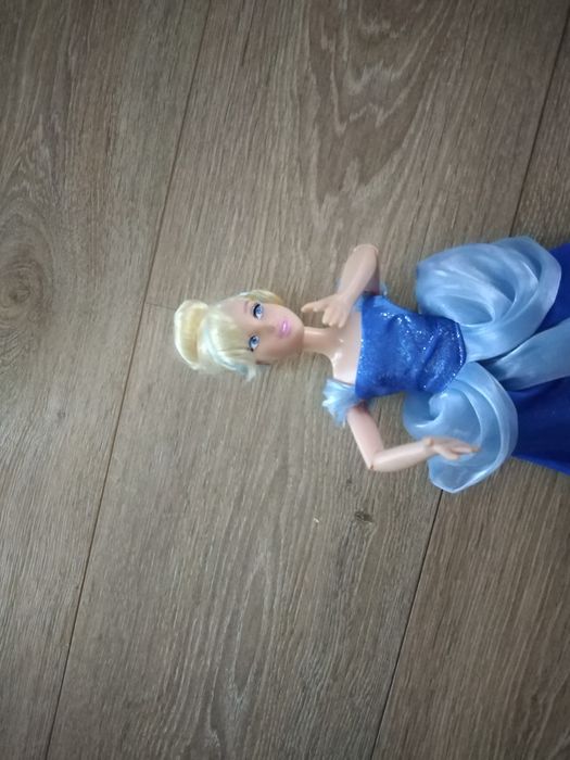 Lalka Kopciuszek grająca