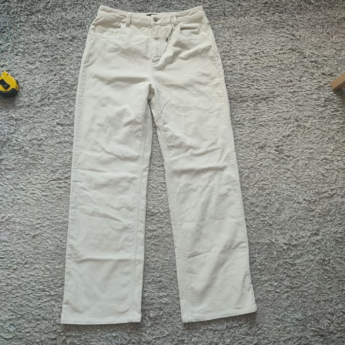 Nowe spodnie sztruksowe Vero  moda rozm M na fotkach