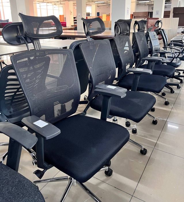 РАСПРОДАЖА офисной мебели  кресла руководителя стулья